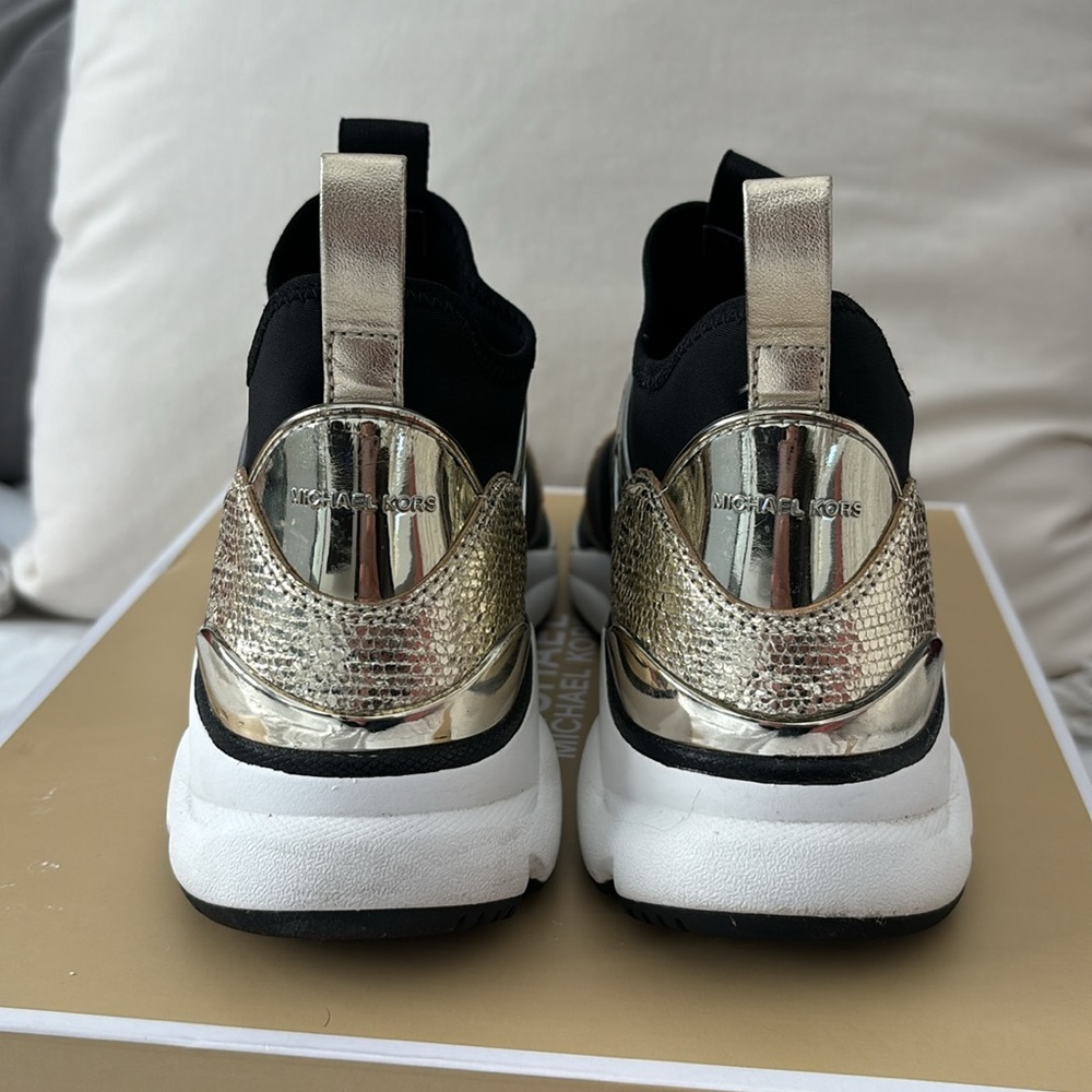 Michael kors willow slip on scuba sneaker black and gold size 8.5 - Picture 9 of 10